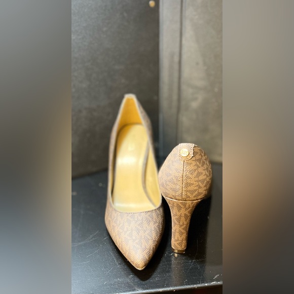 New Michael Kors Jet Set Heels - Picture 6 of 9